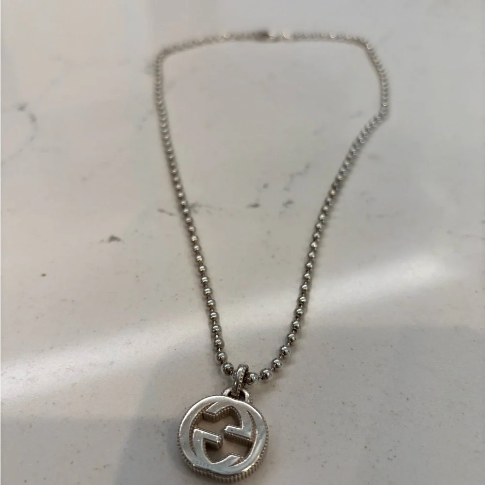 Gucci Silver Logo Pendant Necklace - Picture 4 of 8